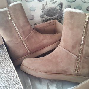 Brand new women's UGG Boots size 11 Classic short Blvd style